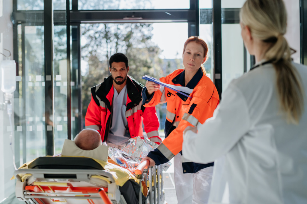 Glücklicherweise wurde Matthias von seiner Familie schnell ins Krankenhaus gebracht, wo er umgehend in der Notaufnahme behandelt wurde.